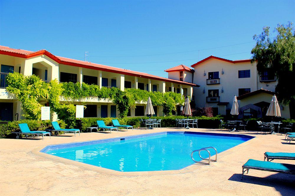 Quinta Dorada Hotel & Suites Saltillo Bagian luar foto